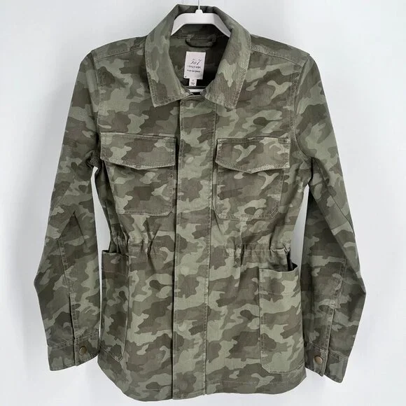 Cinq à Sept Ladies Camouflage Jacket. Size S Button Close Cinch Waist Pockets - Picture 1 of 10